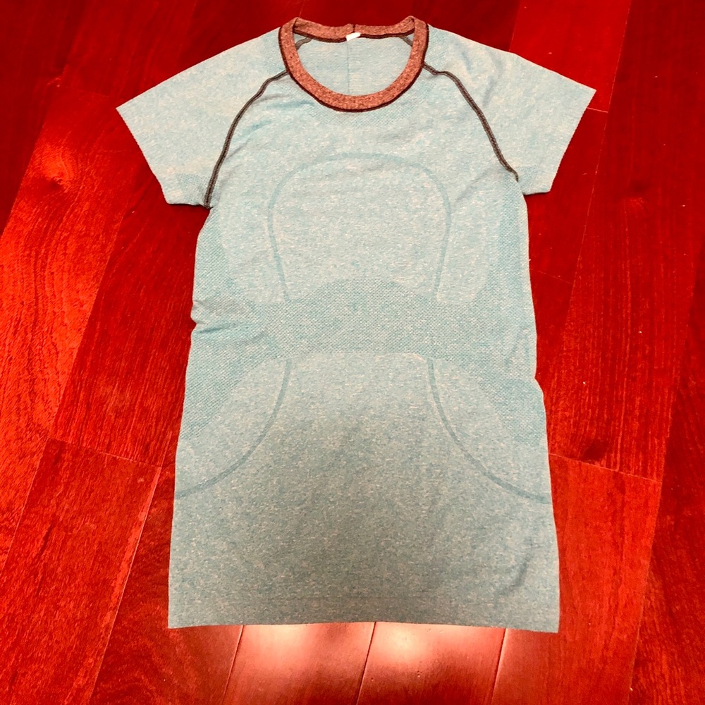 Lululemon Swifty Tee in blue/grey size 6